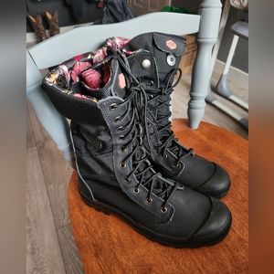 Women's size 9 boots Pampa palladium